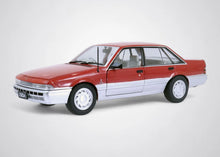 1:24 Red Silver VL Calais Holden DDA702