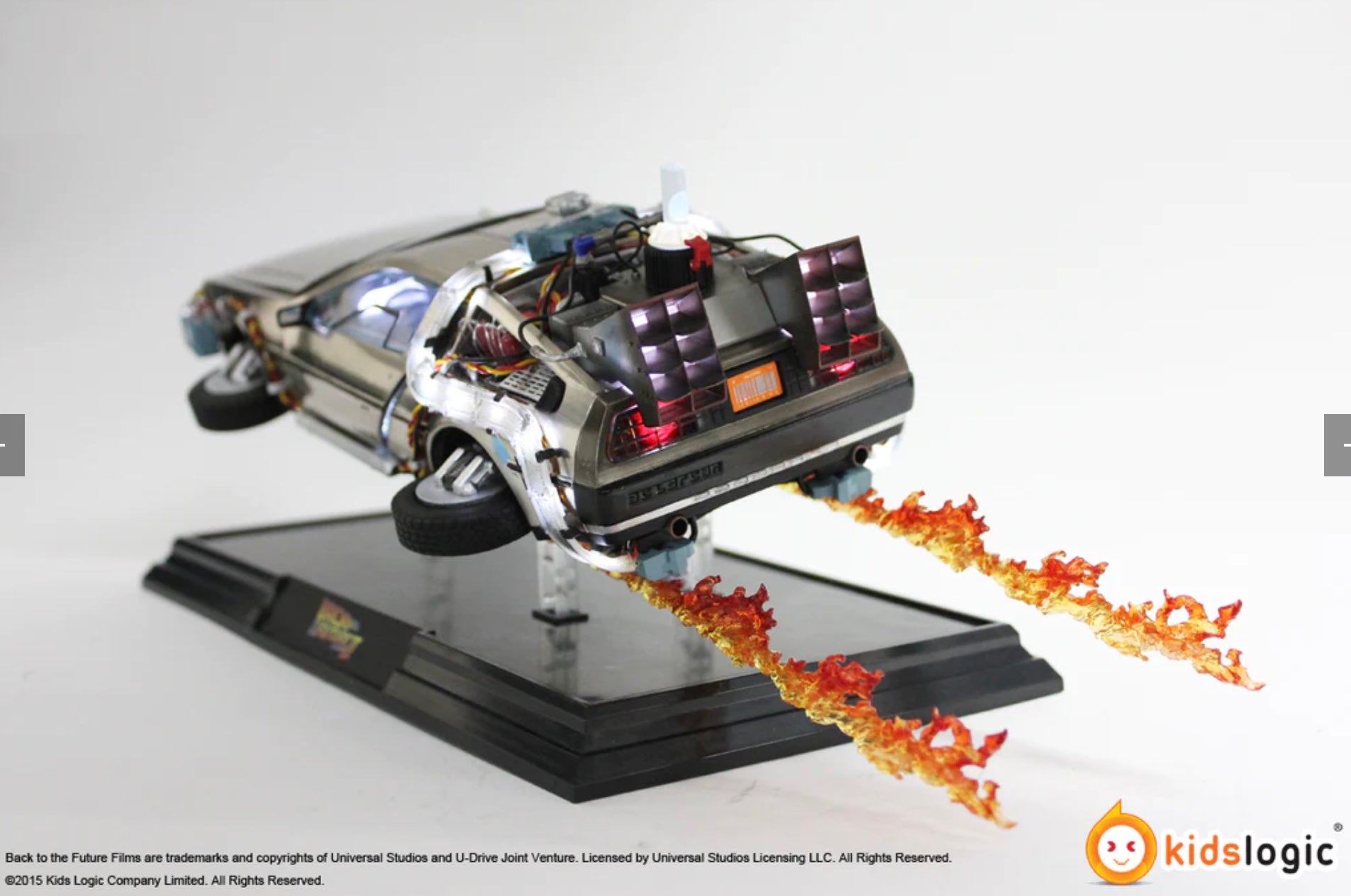 Retour vers le Futur II Magnetic Floating 1/20 DeLorean Time Machine 22cm  (Modèle exposé)