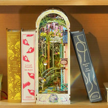 Giverny Garden Large Book Nook Tonecheer