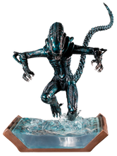 Aliens - Blue Alien Warrior Water Attack 1/6th Scale Diorama Statue